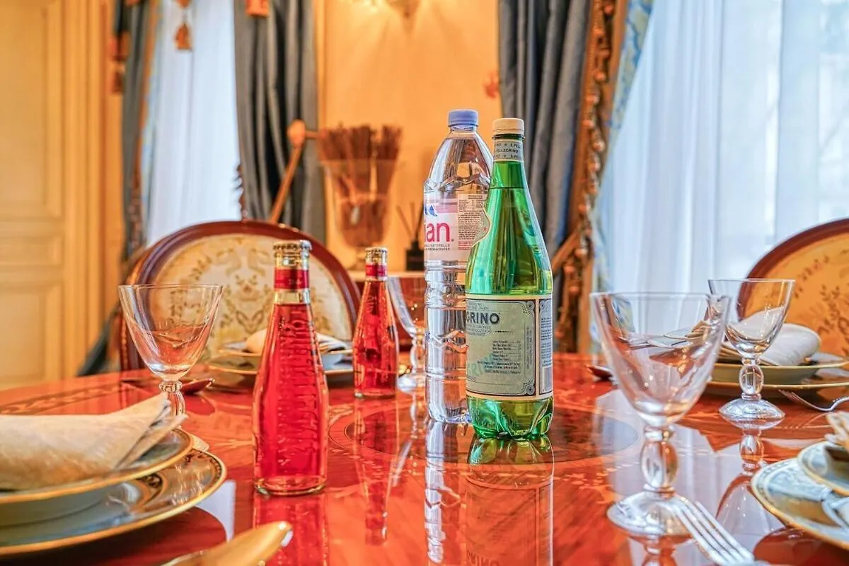 Napoleon Champs Elysees דירה
