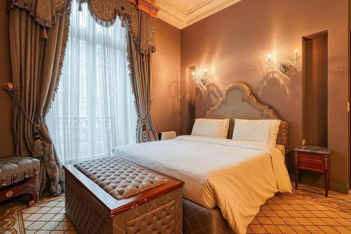 Napoleon Champs Elysees Apartment *