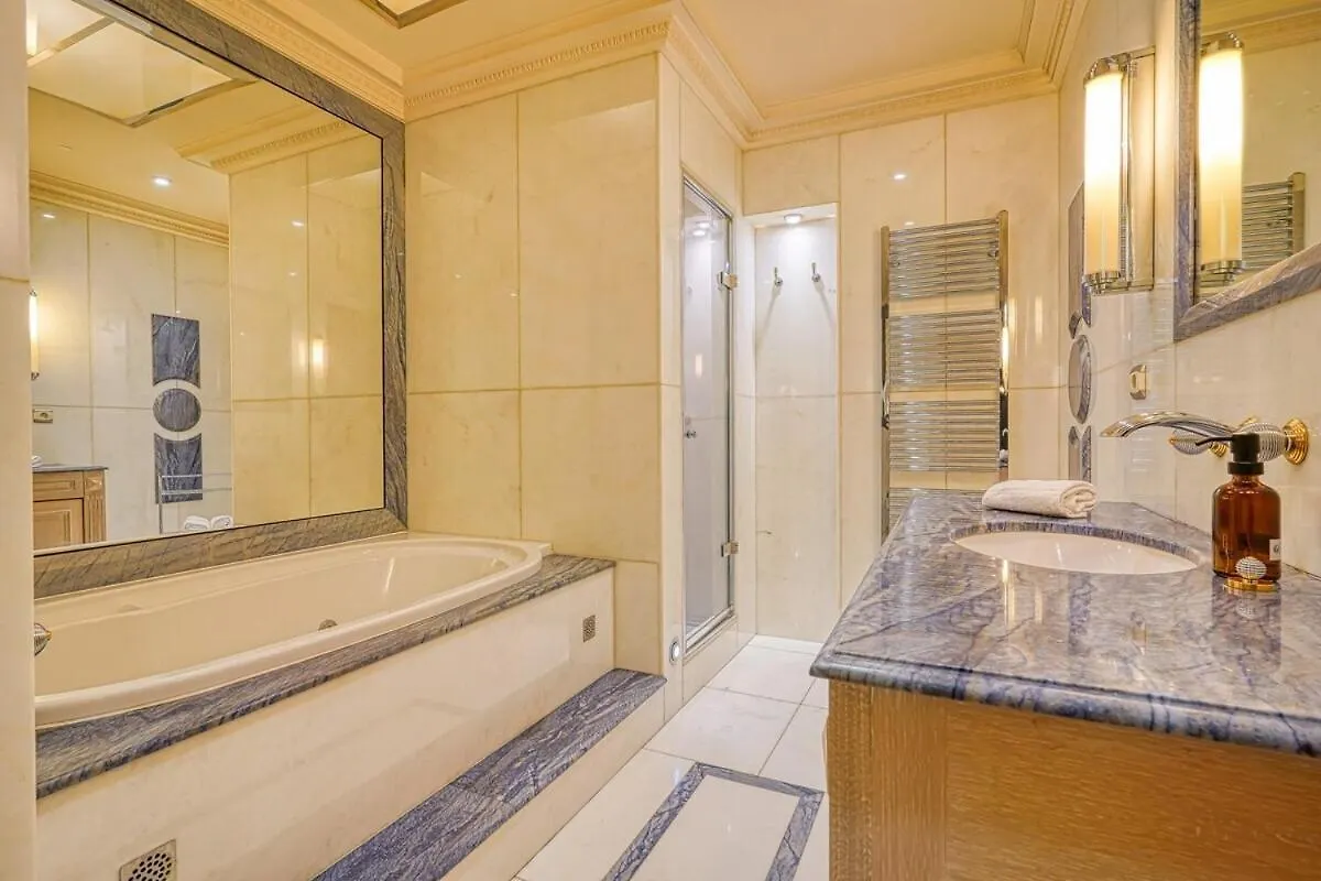 Napoleon Champs Elysees Apartamento